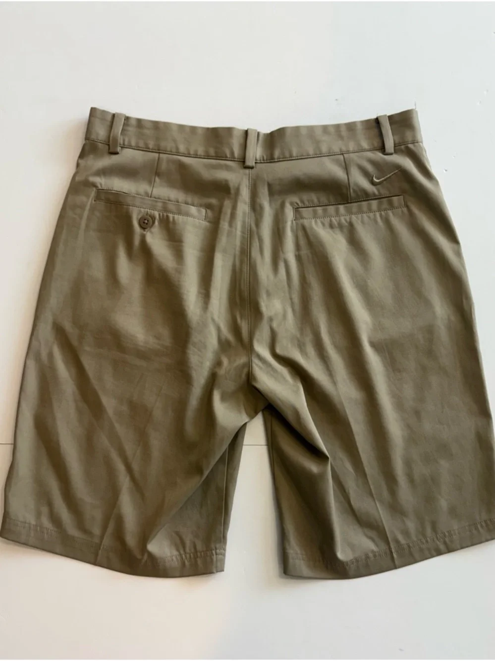 Nike Golf Men's Khaki Standard Fit Flat-Front Shorts 32 - Picture 2 of 4